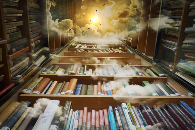 Bibliothèque montant jusqu'au ciel.