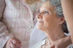 Nos solutions d’hébergement temporaire pour soulager les proches aidant pendant les fêtes