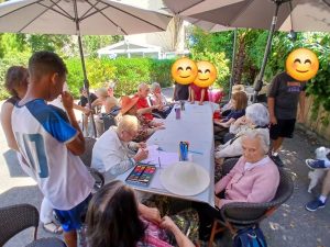 Rencontre intergénérationnelle en EHPAD dans le 06 : un après-midi de jeux avec des adolescents