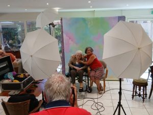 Animation photo dans notre EHPAD du 06 : des portraits pour garder de beaux souvenirs